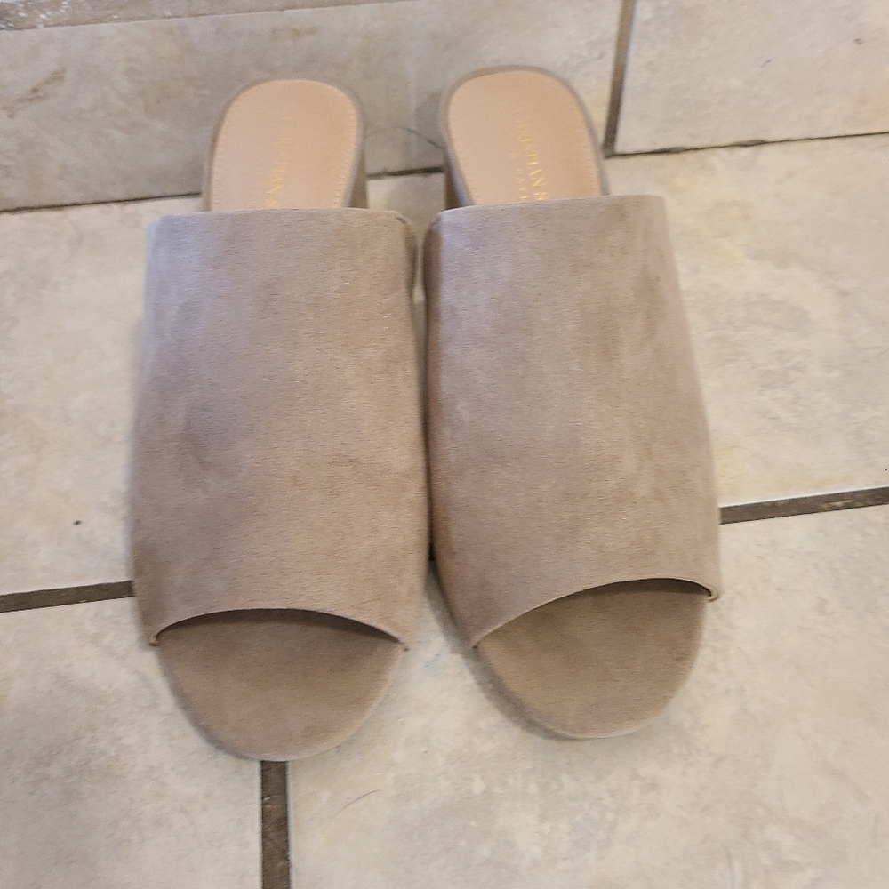 Open toe, chunky heel sandals